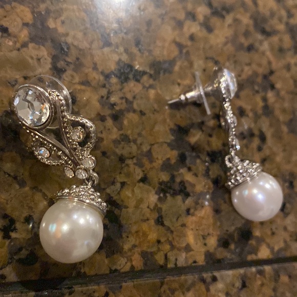 Pretty pearl earrings with rhinestones embellishments - Picture 2 of 2